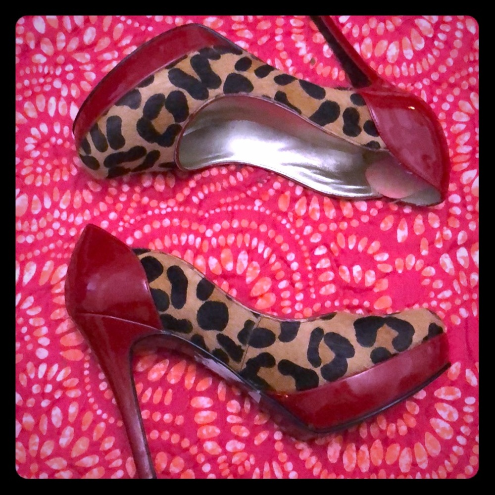 Size 6.5 Guess heels